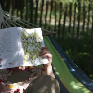 lecture du livre sur les plantes